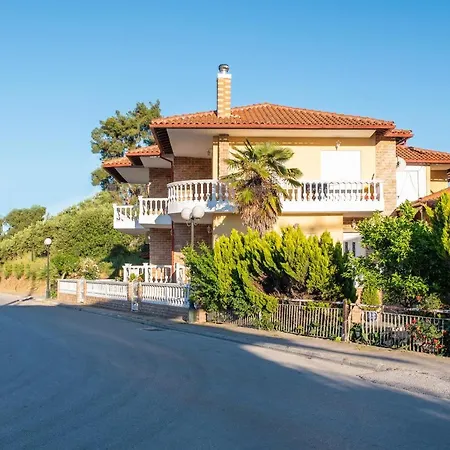Family House Nikos 2 * Συκιά